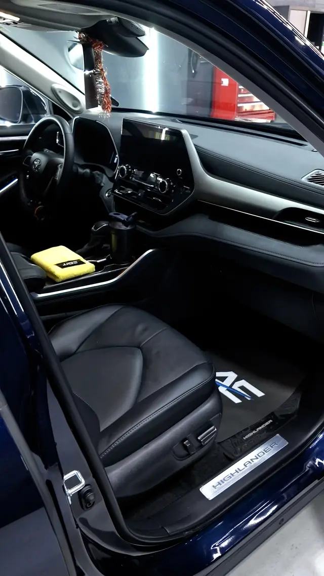 Toyota Highlander front cabin, seats and centre console after Gloss Edit detailing
